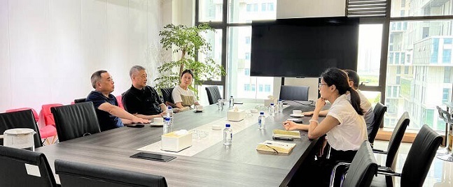 Key Figures in the Photovoltaic Industry visited the Jiangsu branch of HG Group to discuss the new projects.